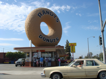 ロサンゼルス観光ブログ : L.Aで一番有名なドーナツ屋さん
