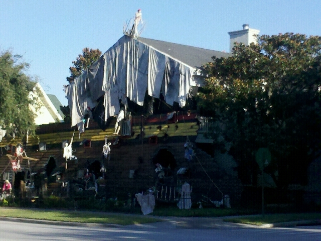 ハロウィンハウス オーランド観光ブログ : ここまでやる？！ハロウィンハウス