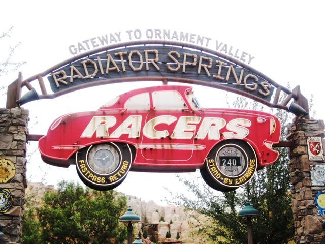 ロサンゼルス観光ブログ : アトラクション人気NO.1☆Radiator Springs