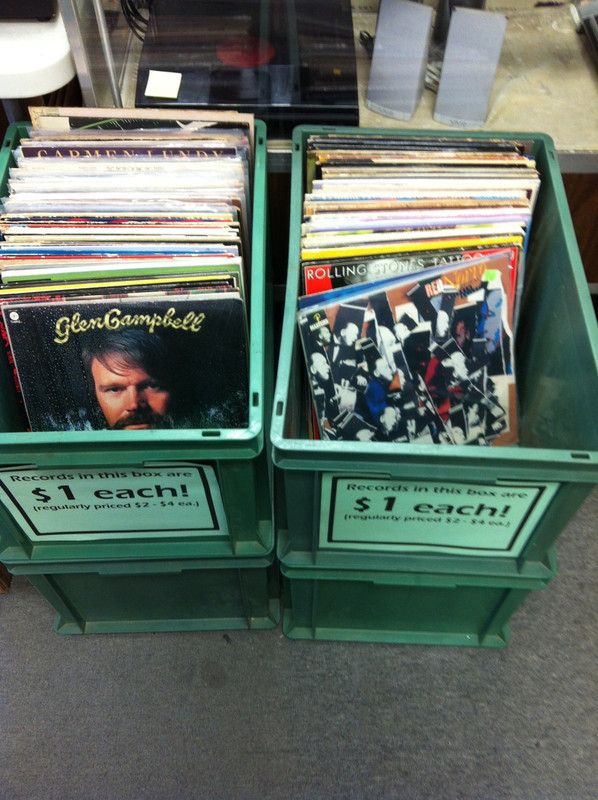 ハワイ観光ブログ : カイルアのレコード屋「Hungry Ear Records」