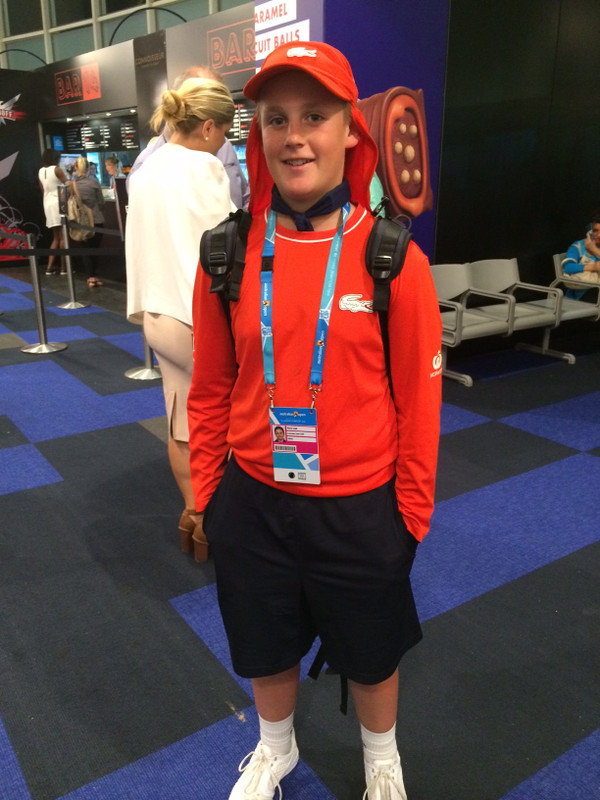 Tennis_ball_boy