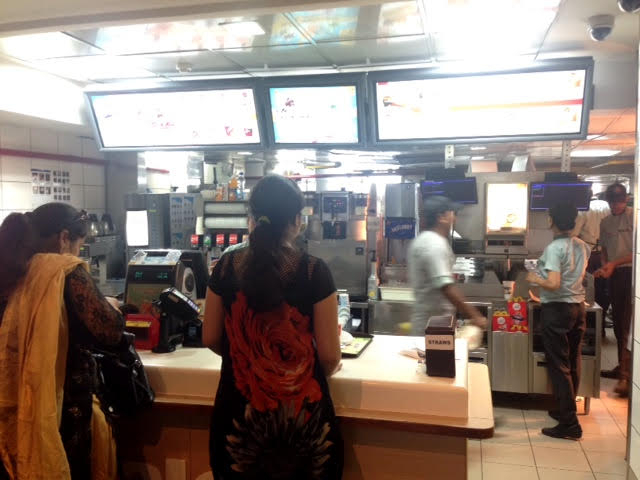 インド観光情報ブログ マハラジャバーガー インドのマクドナルド