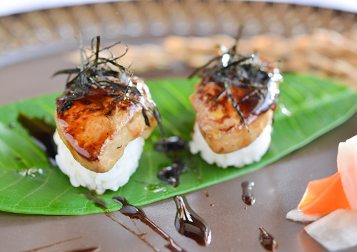 Sauteed_foie_gras_nigiri_2
