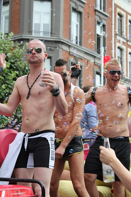 オランダ観光ブログ こんなとこいっとこ ゲイパレード In アントワープ