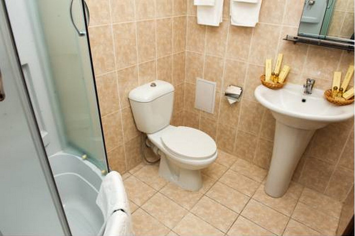 Standard_twn_bath_room