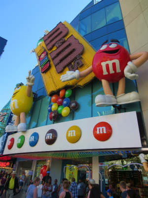 ラスベガス観光ブログ : M&M'Sでオリジナルメッセージを作ろう