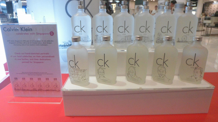 シンガポール観光ブログ シンガポール こんなところにも50周年 Calvin Klein Swatch シンガポール観光ブログ シンガポール こんなところにも50周年 Calvin Klein Swatch