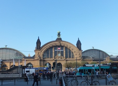 フランクフルト観光ブログ フランクフルト中央駅内散策 ﾟ