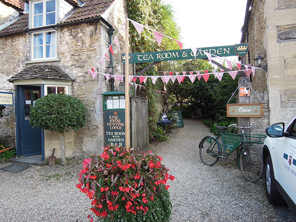 ロンドン観光ブログ ハリポッターのロケ地としても知られる コッツウォルズの可愛い村 レイコック 親子で行く ロンドン郊外日帰り旅行
