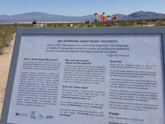 ラスベガス観光ブログ : カラフルな岩が積み重なったオブジェクトが公開