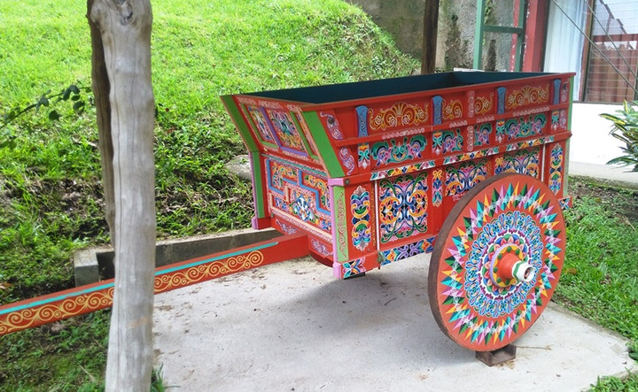 コスタリカ カレータ 牛車　手描き　木製 民芸品　インテリア　アンティーク コスタリカ観光ブログ : お洒落な牛車？