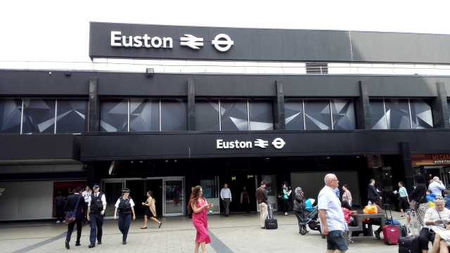 ロンドン観光ブログ ユーストン駅から数分ヤマト運輸へ ついでに安くて美味しいインド料理ビュッフェ その２