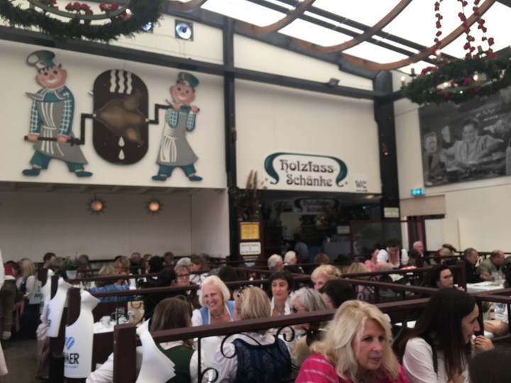 ドイツ観光ブログ 女子旅 本場のオクトーバーフェストin Muenchenに潜入