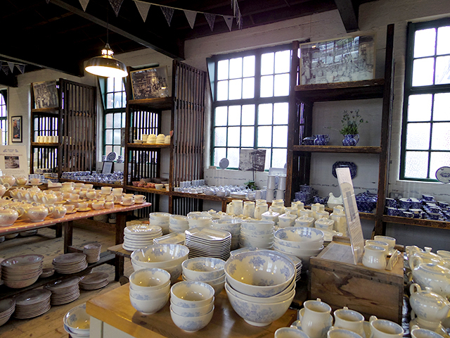 ロンドン観光ブログ : 【4】陶器の旅 - Burleigh Factory Shop