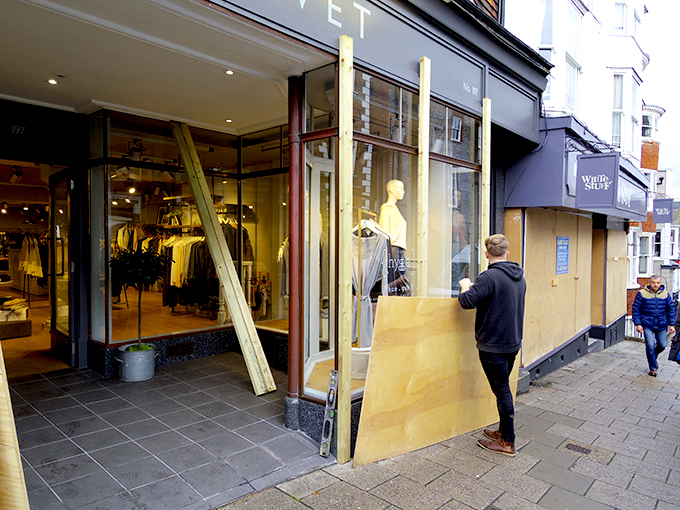 GUY FAWKES  爆破陰謀事件の犯人を祝う日？ガイフォークスデーってなに