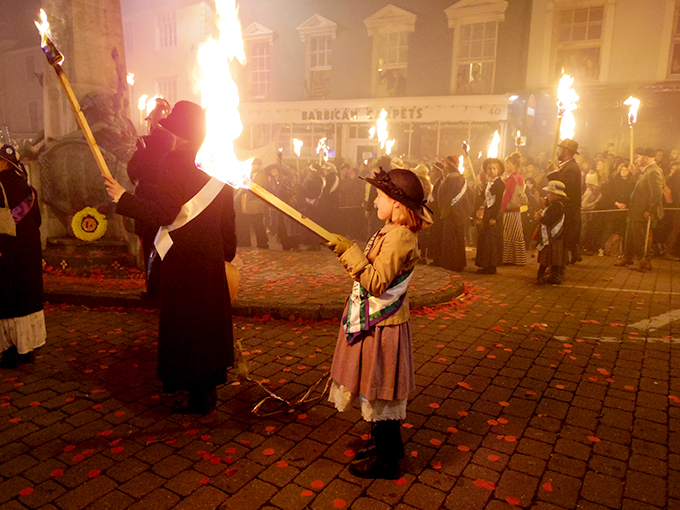 ロンドン観光ブログ 2 Lewes Bonfire Night直前 ルイスの街で飲んだり食べたり