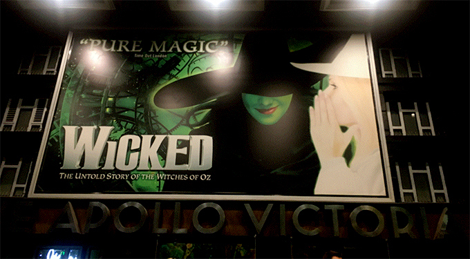 ロンドン観光ブログ オズと魔法使い サイドストーリーミュージカル Wicked