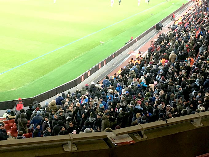 ロンドン観光ブログ : 極寒観戦！アーセナルvsマンチェスターシティ