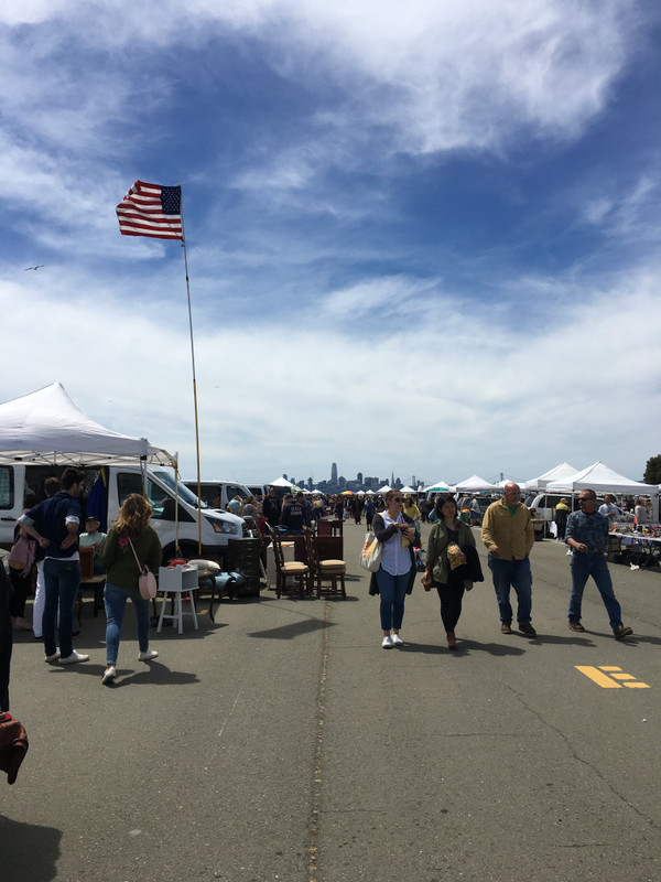 サンフランシスコ観光ブログ Antiques Faire In Alameda