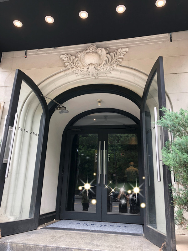 Park_west_door