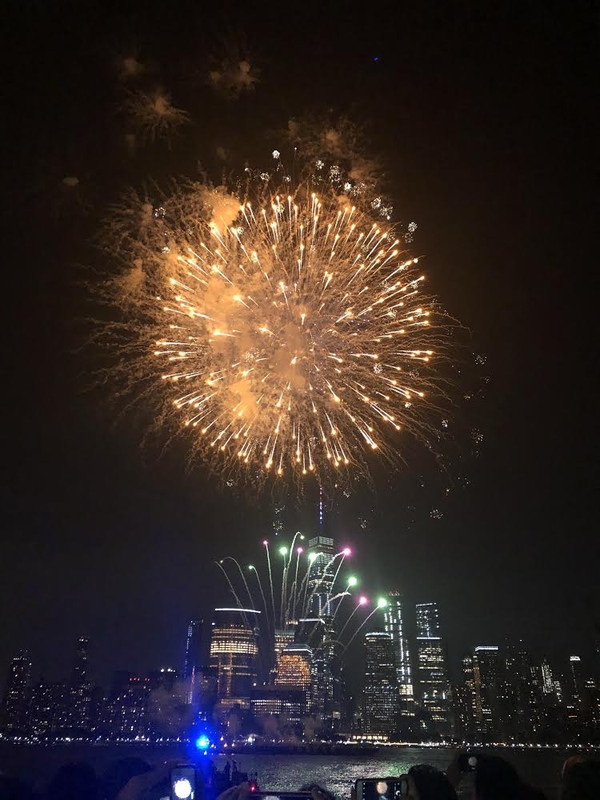 ニューヨーク観光ブログ 4th Of July ジャージーシティのアメリカ独立記念日の花火に行ってみました ニューヨーク観光ブログ 4th Of July ジャージーシティのアメリカ独立記念日の花火に行ってみました