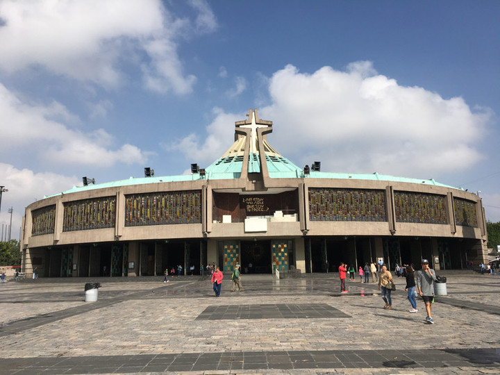 メキシコシティ観光ブログ メキシコ カトリックの象徴 グアダルーペ寺院