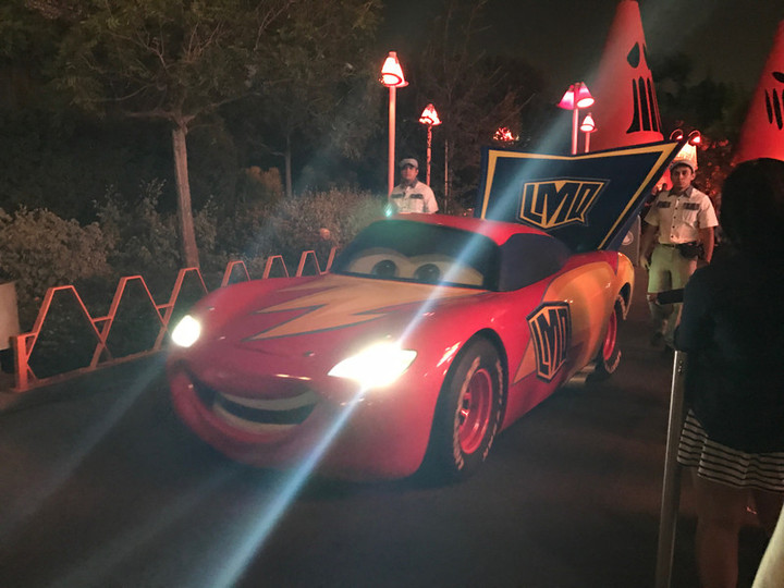 ロサンゼルス観光ブログ ピクサー映画 カーズ の世界を大疾走 Radiator Springs Racers