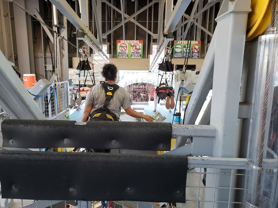 パラスパレス　ジップアップ ラスベガス観光ブログ : 2種類のジップラインが楽しめる SLOTZILLA