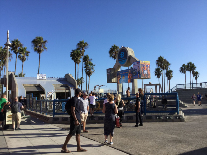 ロサンゼルス観光ブログ : ボディビルの聖地?!ベニスのマッスルビーチ