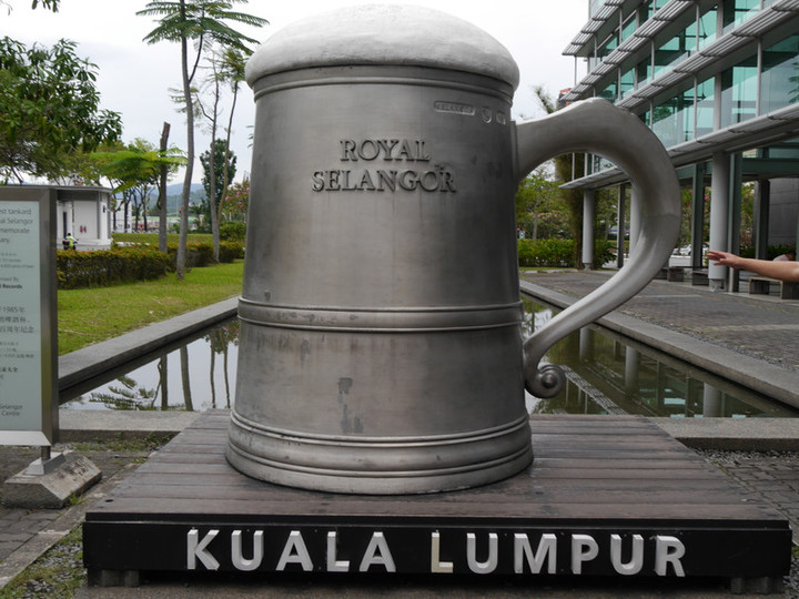 スターバックスマレーシア　ロイヤルセランゴールの置物 スターバックスマレーシア ロイヤルセランゴールの置物 - メルカリ