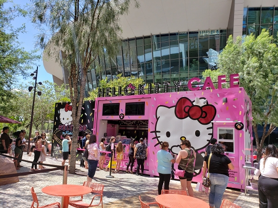 ラスベガス観光ブログ : ラスベガスに新オープン☆キティちゃんカフェ