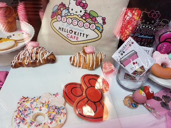 ラスベガス観光ブログ : ラスベガスに新オープン☆キティちゃんカフェ