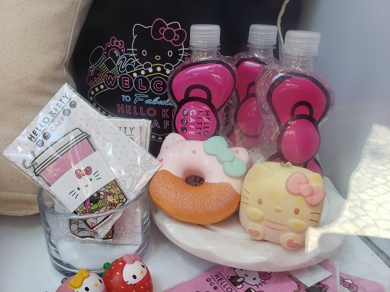 ラスベガス観光ブログ : ラスベガスに新オープン☆キティちゃんカフェ