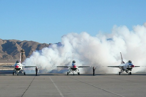 米空軍アクロバットチー厶 サンダーバーズ2004パンフレット Ultra-Cool Aerobatic Flight Team USAF Thunderbirds - 超
