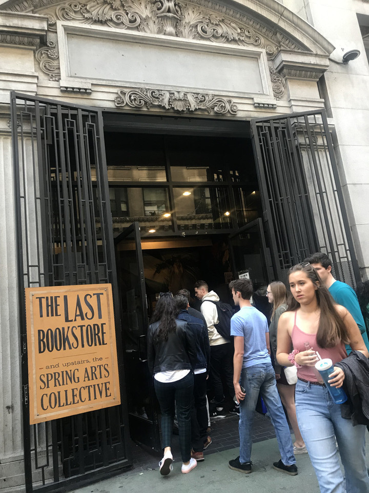 ロサンゼルス観光ブログ : 一度は訪れたいTHE LAST BOOKSTORE