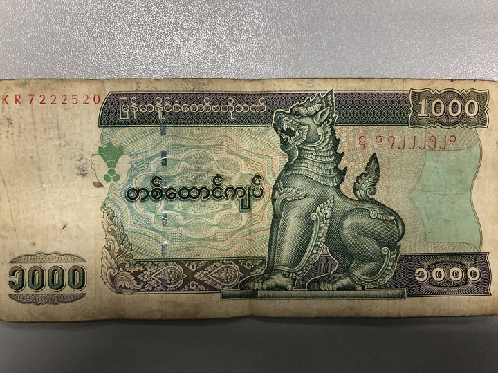 ミャンマーチャット 100万円分 外貨両替 - 貨幣