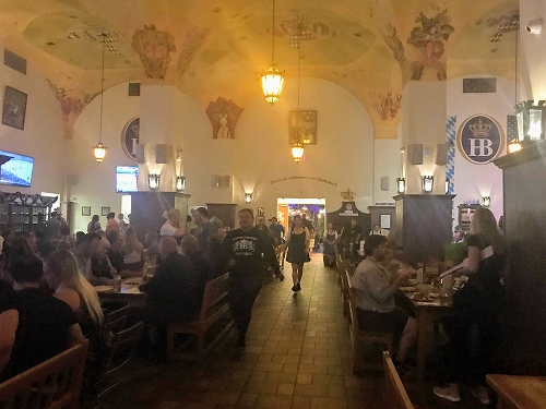 ラスベガス観光ブログ : 本場ドイツの味、ホフブロイハウス