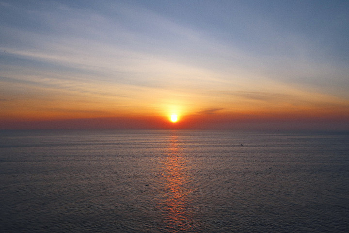 Phu_yen_sunrise_from_mui_dien_cap_6