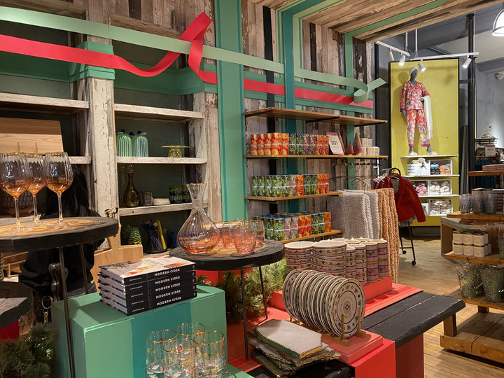 ニューヨーク観光ブログ ホリデーシーズンです ニューヨーカーに人気のアンソロポロジー Anthropologie ニューヨーク観光ブログ ホリデーシーズンです ニューヨーカーに人気のアンソロポロジー Anthropologie