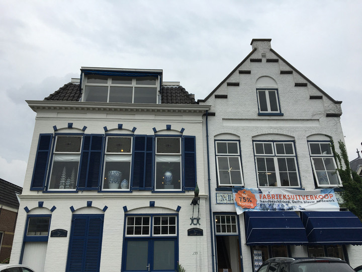 オランダ観光ブログ : 手描きの絵皿や器が大特価☆デルフト陶器