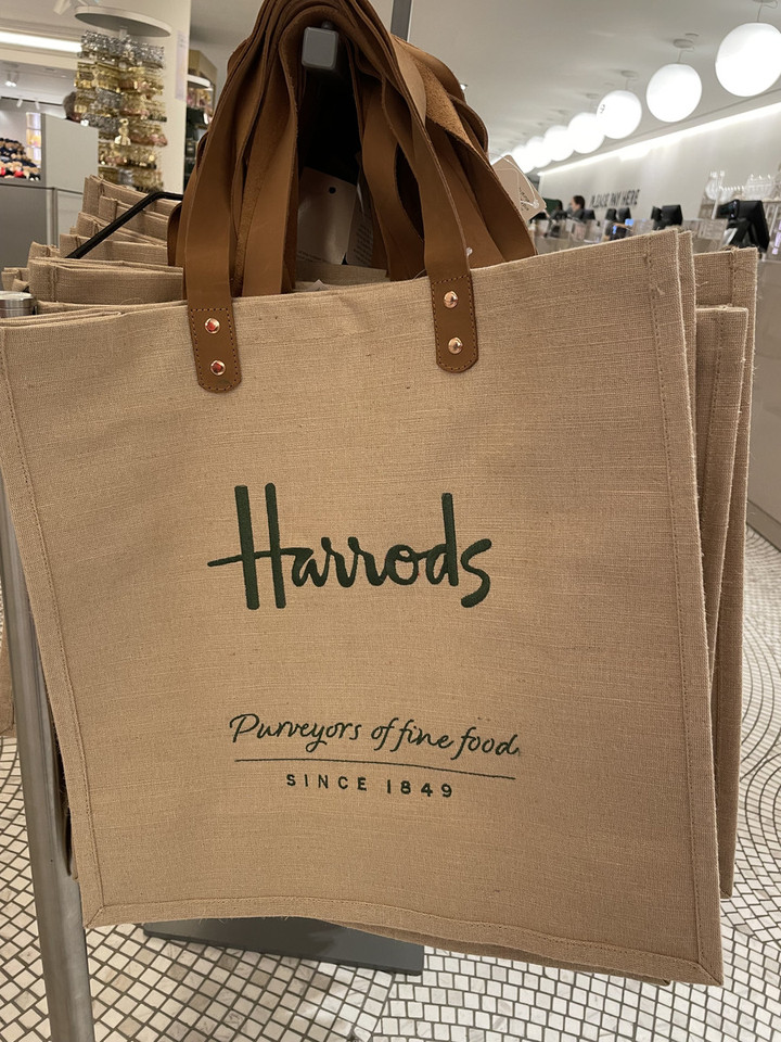 ロンドン観光ブログ : 久しぶりにハロッズ (Harrods)に行ってき