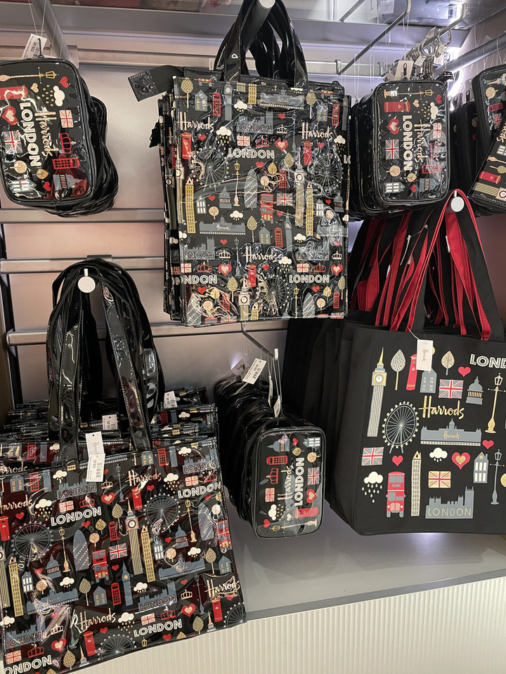 ロンドン観光ブログ : 久しぶりにハロッズ (Harrods)に行ってきました！！