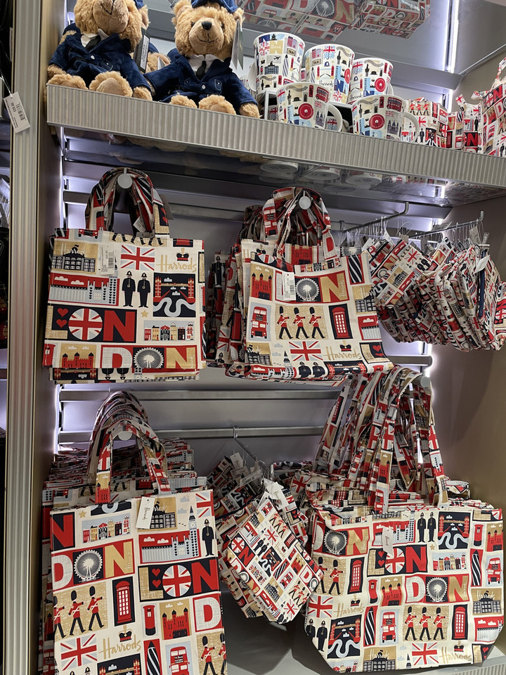 ロンドン観光ブログ : 久しぶりにハロッズ (Harrods)に行ってきました！！