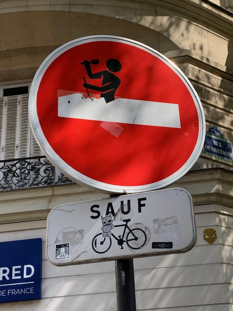 ロンドン観光ブログ : 道路標識アート