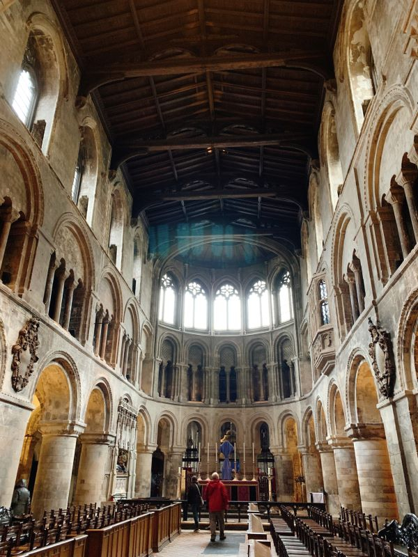 ロンドン観光ブログ : ロンドン最古の教会