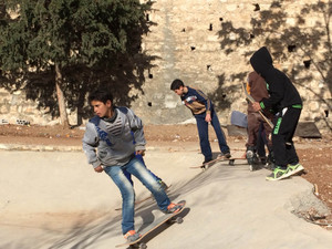 Kids_doing_skateboading