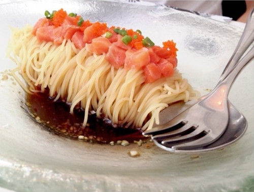 Cold_pasta_with_fresh_salmon_tartar