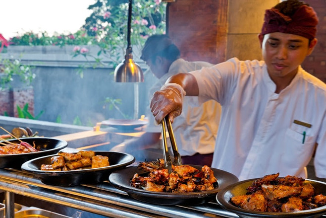 Grilled_seafood_at_kampoeng_bali