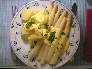 Spargel_sauce_hollandaise