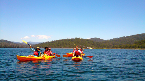 Paddling_in_the_dam